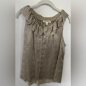 Banana republic silk blouse beige mini square pattern ruffle neckline